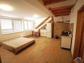 Pronájem 2,5 +1 U vlakového nádraží, cena 13000 CZK / objekt / měsíc, nabízí Karel Papoušek