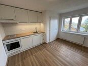 Pronájem novostavby atypického bytu 2+1 s galerií, zahradou a parkováním - Jihlava, Lesnov., cena 16000 CZK / objekt / měsíc, nabízí LK REAL s.r.o.