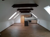 Pronájem bytu 2+kk, 73 m2, v centru města na ul. Lazebnická v Jihlavě., cena 14000 CZK / objekt / měsíc, nabízí LK REAL s.r.o.