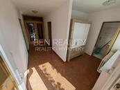 Pronájem 2 byty v rodinném domě Zlín Nivy - 2 bytové jednotky (5+1 a 1+1) + 3 garáž + dílna + sklad, cena 38000 CZK / objekt / měsíc, nabízí 